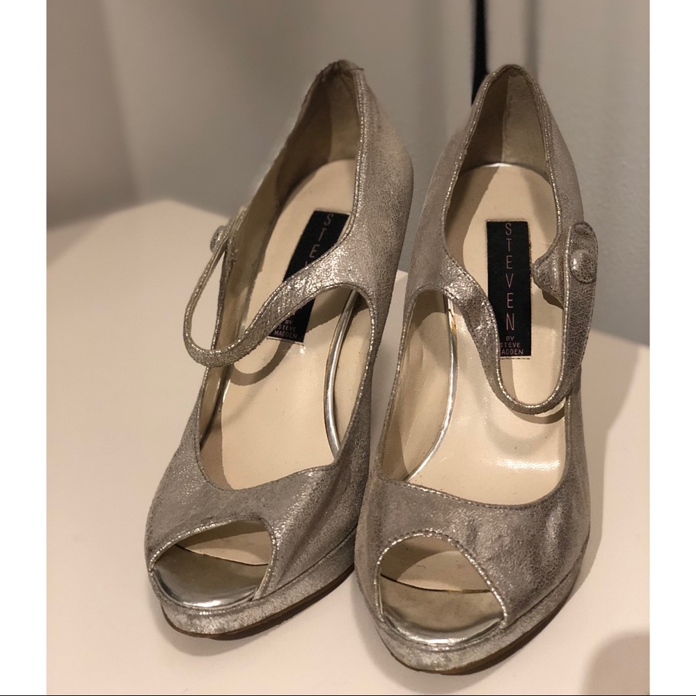 Steven by Steve Madden silver peep toe pumps